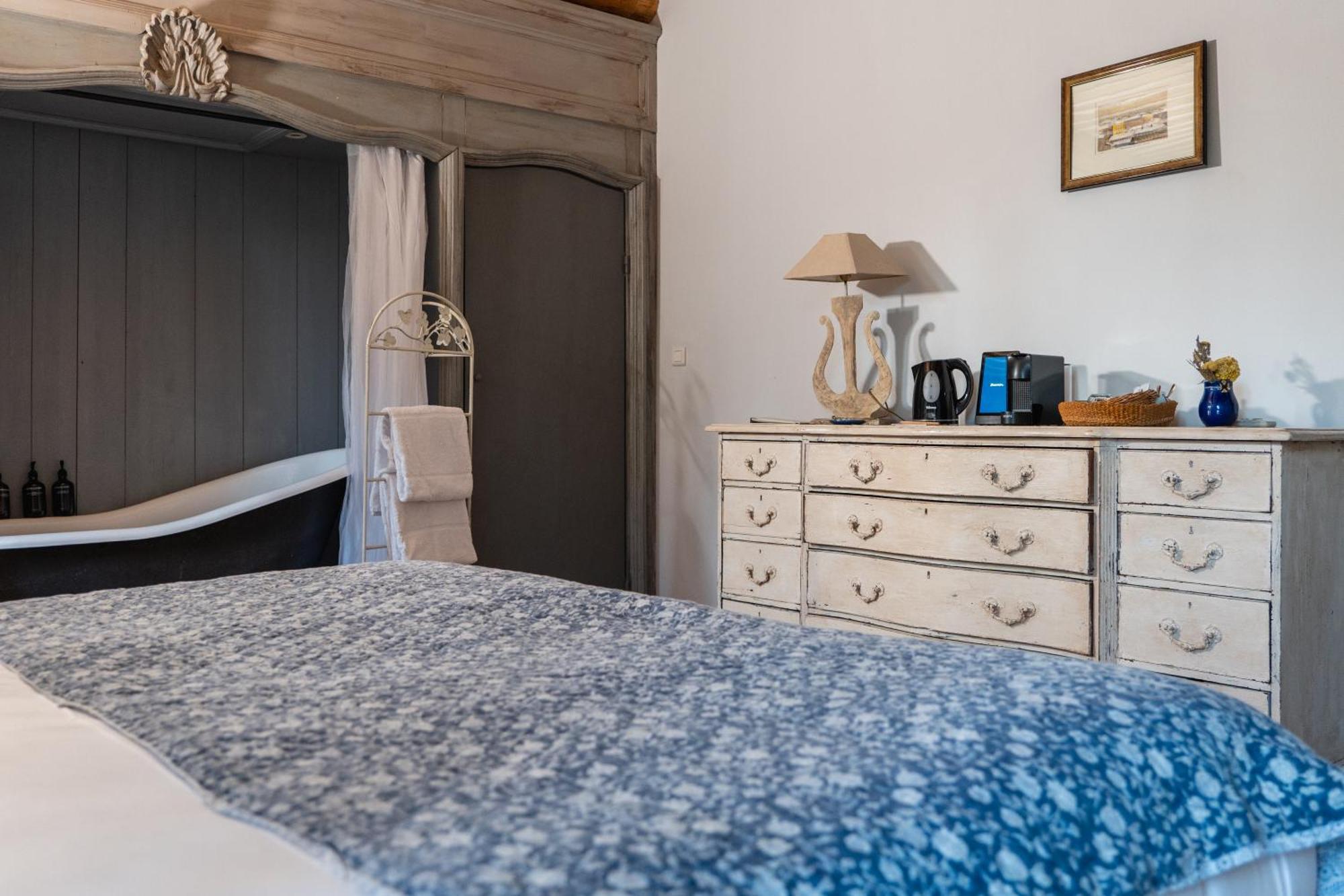 Le Galinier Lourmarin, A Beaumier Guesthouse Стая снимка